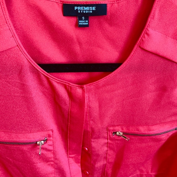 ❌ SOLD ❌ Red long sleeve blouse - Picture 4 of 5